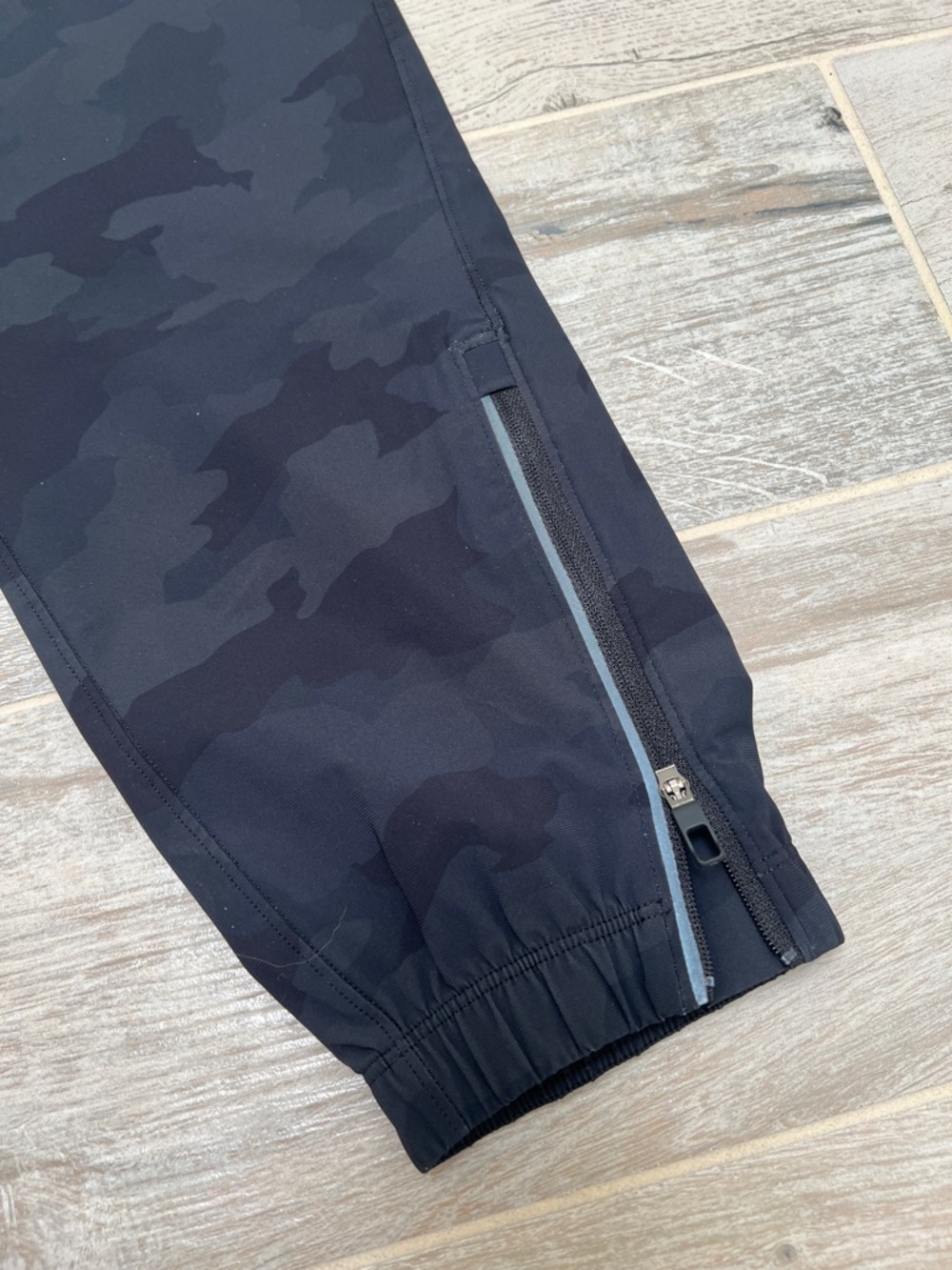 lululemon athletica Men's Black Camo Joggers - Picture 5 of 10